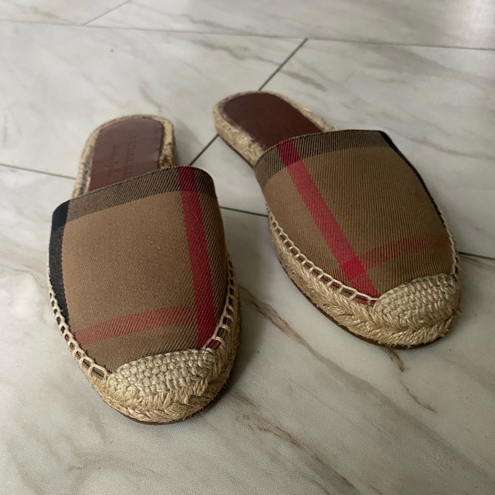Burberry Espadrilles Sandals / Mules